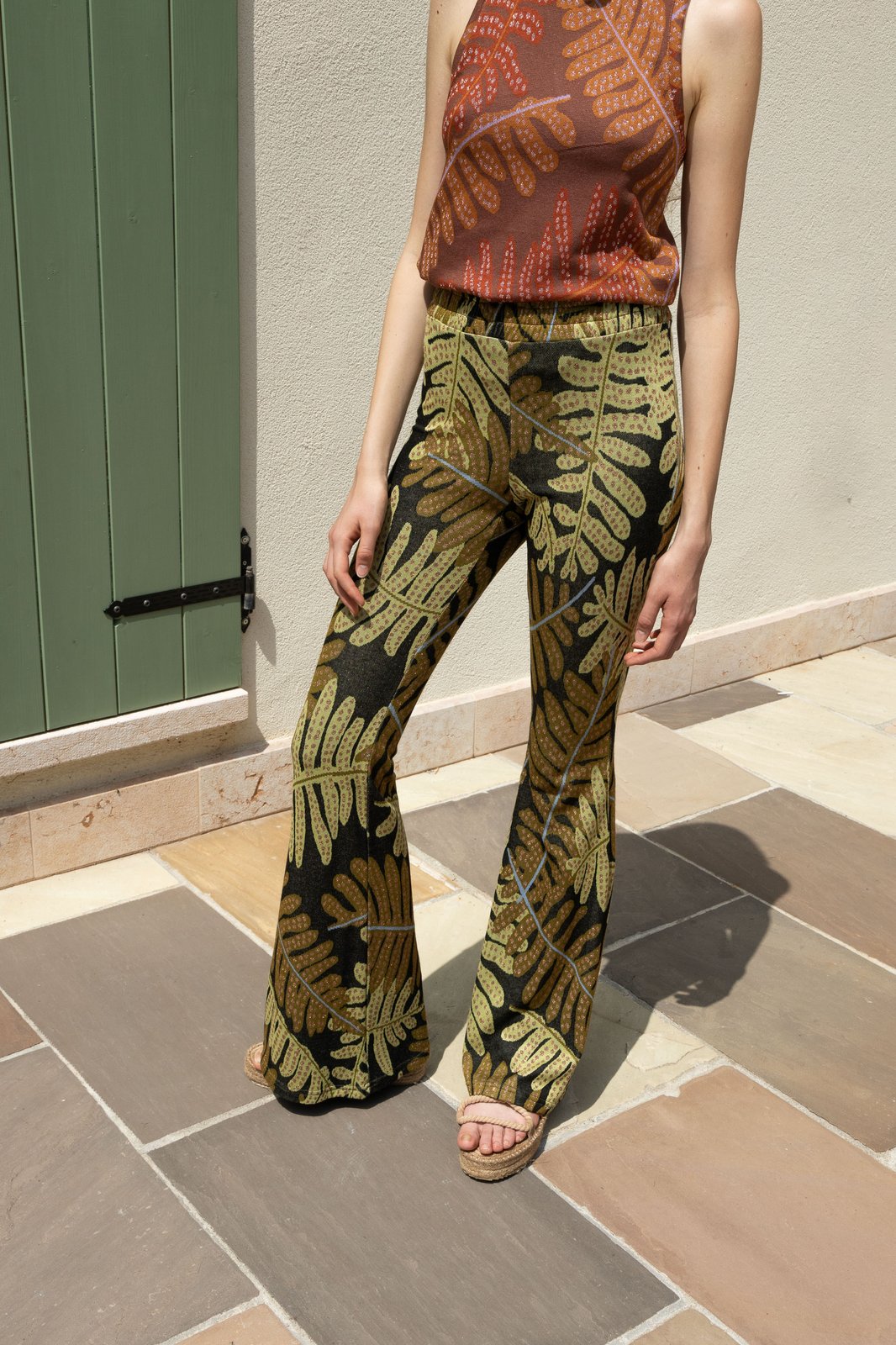 BLACK MONSTERA PALM TROUSERS